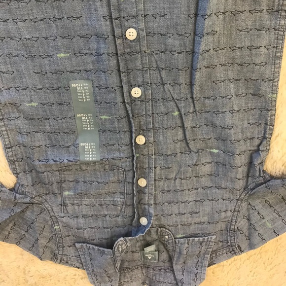 2-Boys short sleeved button down shirts 3-4T - Picture 6 of 8